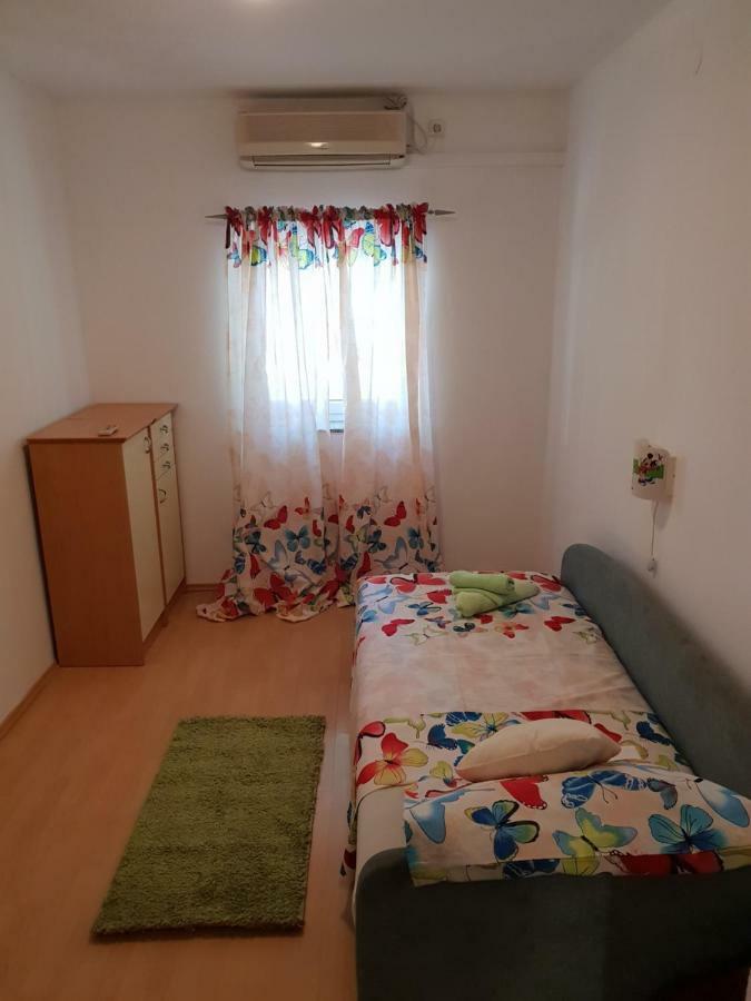 Apartman Dora Šmrika Buitenkant foto